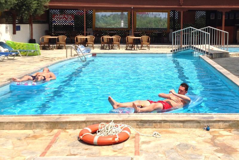 Krits Hotel Херсониссос Экстерьер фото